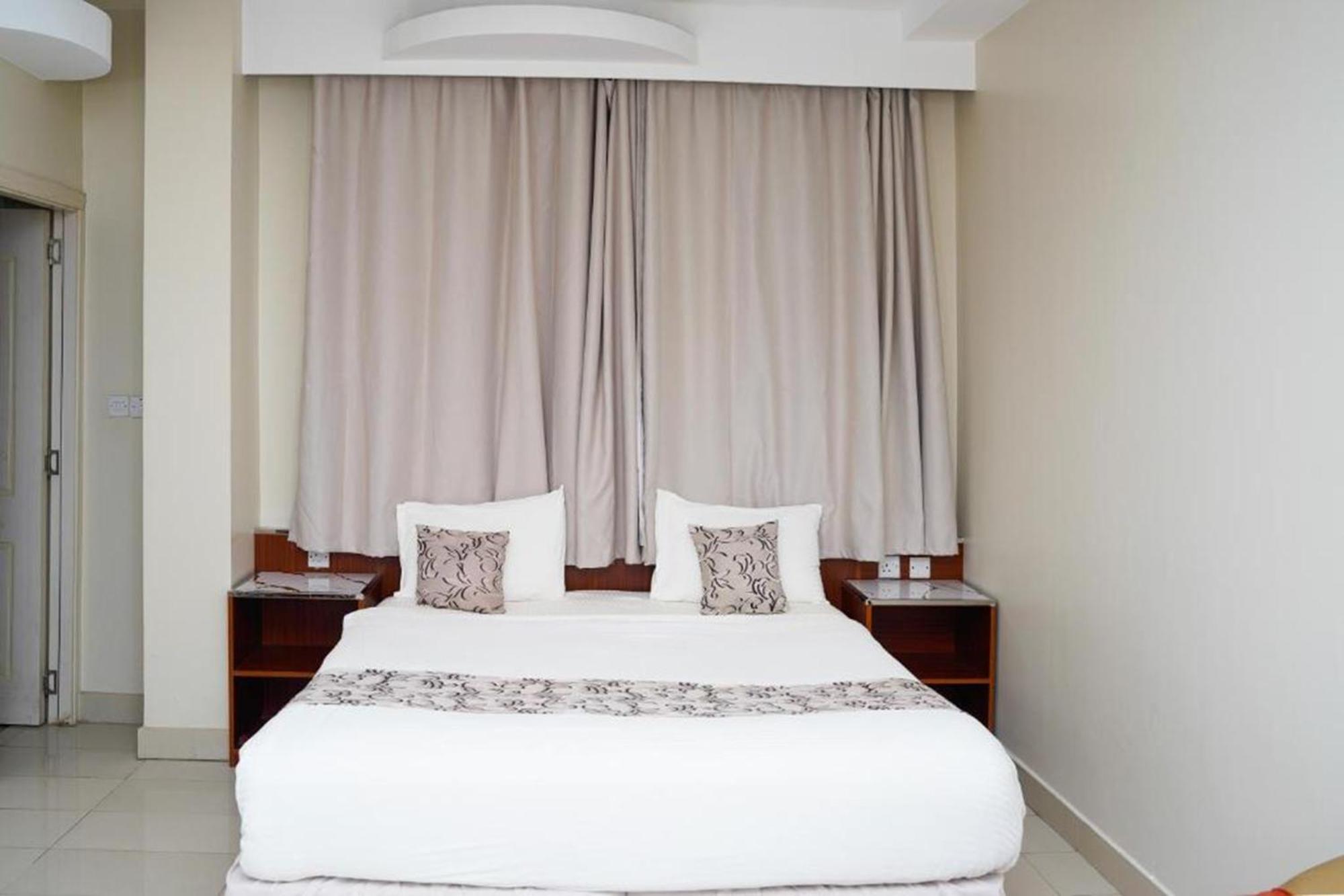 Al Bayrahaa Hotel Apartments Seeb Ngoại thất bức ảnh